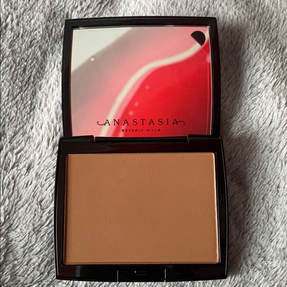 Anastasia Beverly Hills Powder Bronzer